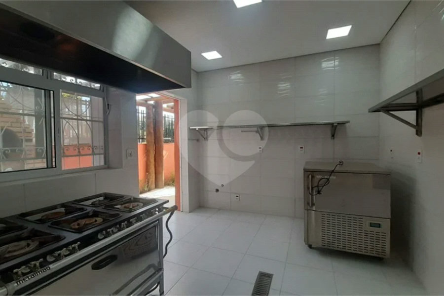 EXCELENTE CASA COMERCIAL EM ESQUINA, OPORTUNA E MAIS QUE ESPECIAL. Venha Conferir.