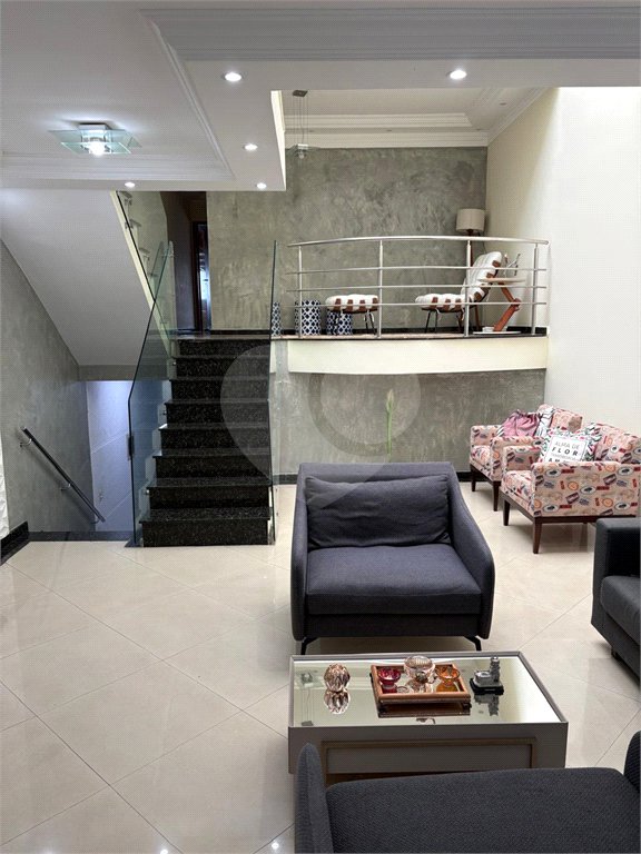 Casa à venda com 4 suítes em Vila Lavínia, Mogi das Cruzes, SP