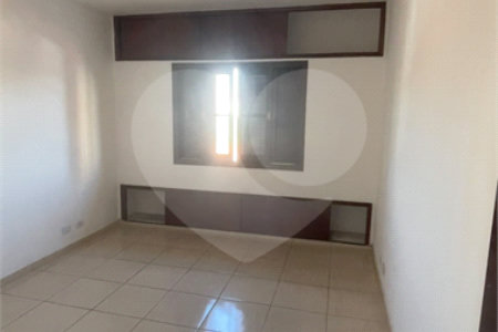 Sobrado à venda com 4 quartos, sendo 1 suíte,  em Jardim Ester Yolanda, São Paulo, SP