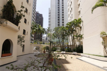 Apartamento à venda com 4 quartos, sendo 2 suítes, em Indianópolis, São Paulo, SP