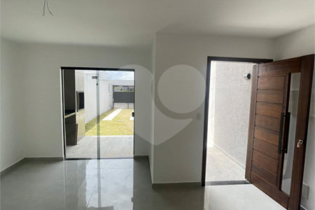 Casa à venda com 2 quartos, sendo 1 suíte, no condomínio Parque Guará, Rio de Janeiro - RJ