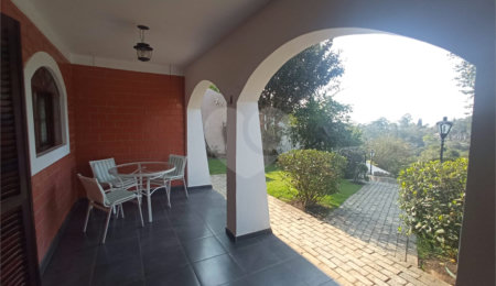 Casa à venda com 4 quartos, sendo 1 suíte, no condomínio Alpes da Cantareira, Mairiporã - SP