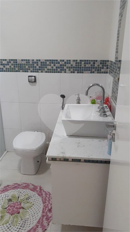 Sobrado à venda com 3 quartos, sendo 1 suíte,  no Centro, Elias Fausto, SP