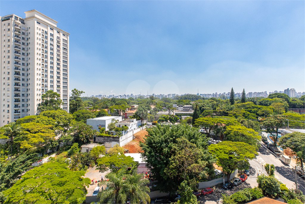 Apartamento para venda em Moema com 185m², 3 dormitórios sendo 1 suíte e 1 vaga