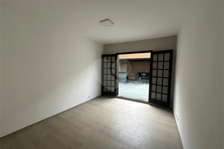 Casa Térrea à venda com 3 quartos, sendo 1 suíte,  em Vila Suissa, Mogi das Cruzes, SP