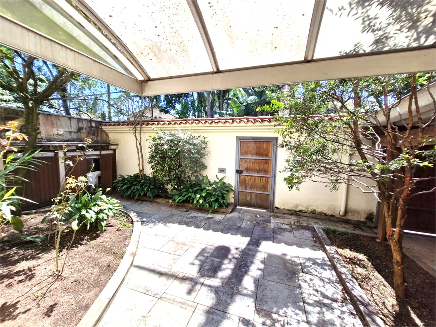 Casa Térrea à venda com 5 quartos, sendo 3 suítes, em Granja Julieta, São Paulo, SP