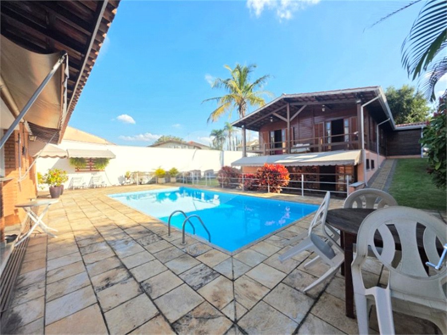 Casa à venda com 3 quartos, sendo 1 suíte, no condomínio Estância Marambaia, Vinhedo - SP