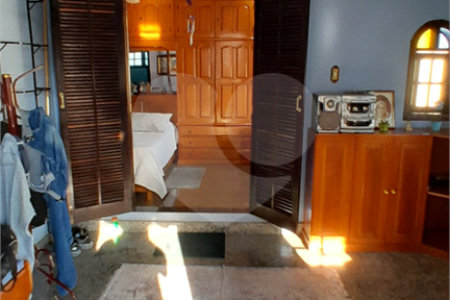 Casa à venda com 4 quartos, sendo 1 suíte, em Bangu, Rio de Janeiro, RJ