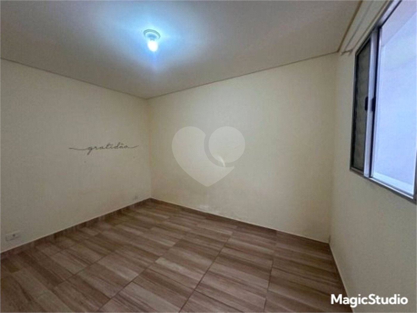 Casa com 200m² , 5 dormitórios , sendo 1 suíte , 3 vagas de garagem , à venda em Guarulhos.