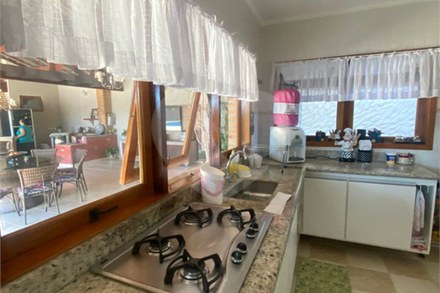 Casa à venda com 5 quartos, sendo 4 suítes, no condomínio Lago do Imperador, Mairiporã - SP