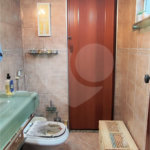 Casa à venda com 5 quartos, sendo 3 suítes, no condomínio Village Texeira Campos, Rio de Janeiro - RJ