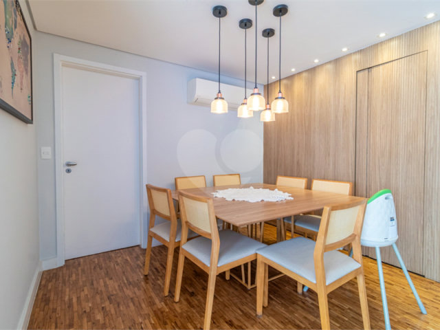 Apartamento à venda com 3 quartos, sendo 1 suíte,  em Moema, São Paulo, SP