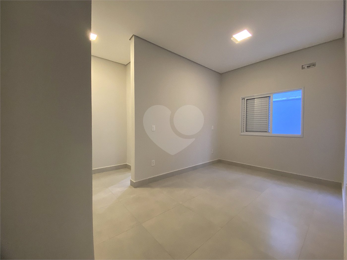 Casa à venda com 3 quartos, sendo 1 suíte, no condomínio Reserva Central Parque, Salto - SP
