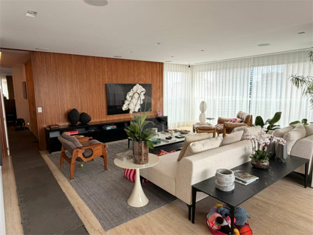 Apartamento à venda com 2 suítes em Vila Olímpia, São Paulo, SP