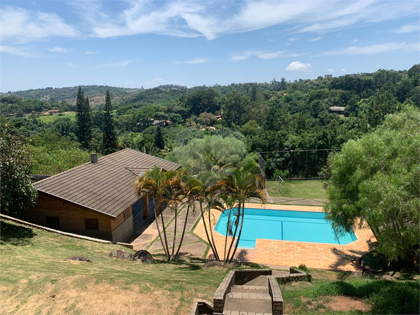 Chácara à venda com 4 quartos, sendo 2 suítes, em Parque Valinhos, Valinhos, SP