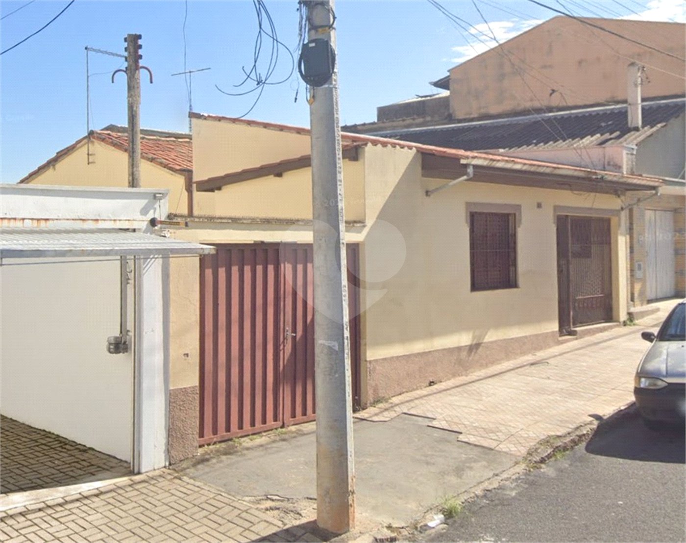 Casa à venda com 3 quartos, sendo 1 suíte,  no Centro, Salto, SP