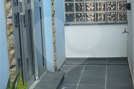 Sobrado à venda com 4 quartos, sendo 1 suíte, em Vila Lúcia, São Paulo, SP