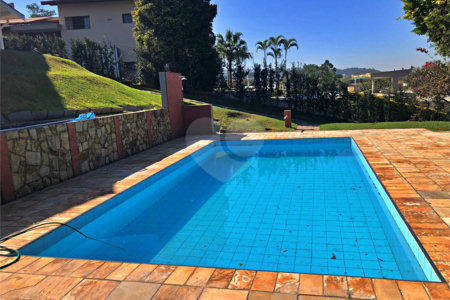 Casa à venda com 4 quartos, sendo 2 suítes, no condomínio Estância Marambaia, Vinhedo - SP