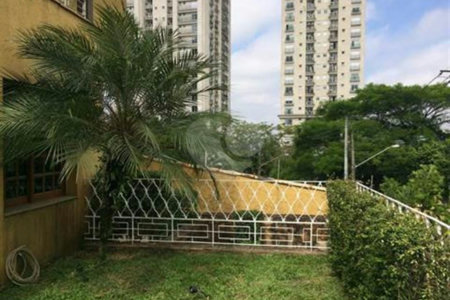 Sobrado à venda com 6 quartos, sendo 2 suítes, em Real Parque, São Paulo, SP