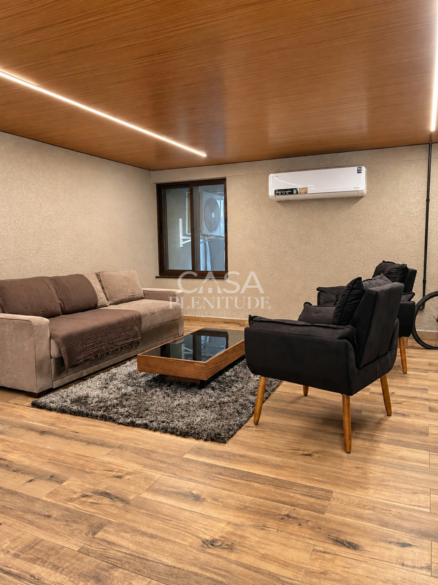 Casa nova no Saint Patrick com 926 m², 5 suítes, elevador e piscina aquecida, saúna em Sorocaba