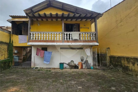 Casa Térrea à venda com 3 quartos, sendo 1 suíte, no Centro, Poá, SP