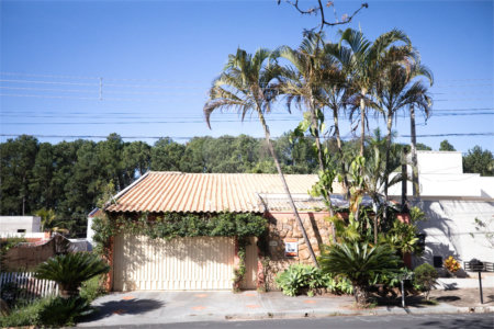 Casa com 4 Dormitórios e área de lazer com piscina