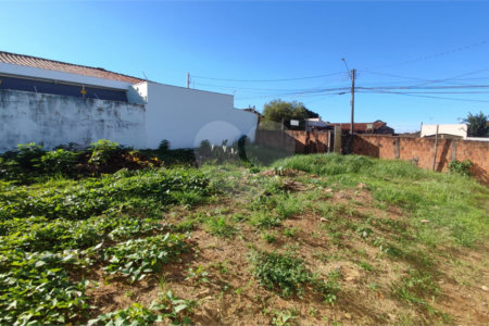 Terreno à Venda em São Carlos, no bairro Nossa Senhora de Fátima