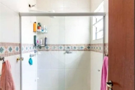Sobrado à venda no Ipiranga de 140m² com 4 suítes e 3 vagas.
