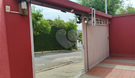 Casa à venda com 4 quartos, sendo 3 suítes,  em Jardim Novo Mundo, Poços de Caldas, MG