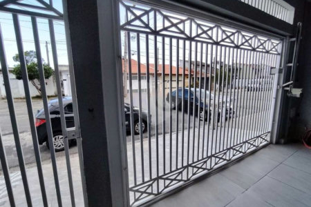 Sobrado à venda com 3 quartos, sendo 1 suíte,  em Residencial Colinas, Mogi das Cruzes, SP