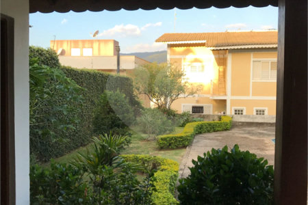 Casa à venda com 5 quartos, sendo 2 suítes,  em Jardim Maristela, Atibaia, SP
