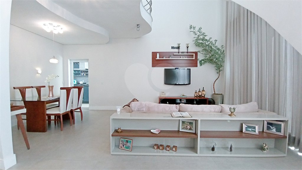 Casa à venda com 3 suítes no condomínio Vila do Sol, Valinhos - SP