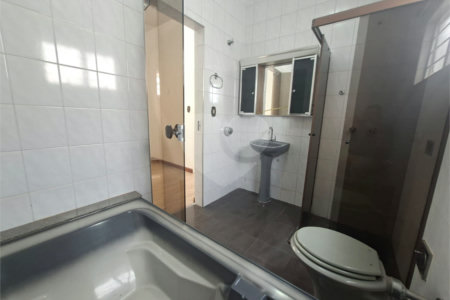 Casa à venda ou para alugar com 3 quartos, sendo 1 suíte, em Vila Aparecida, Itapetininga, SP