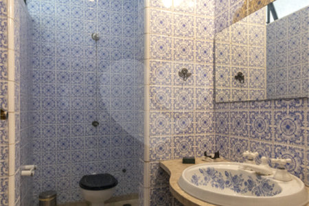Sobrado à venda com 4 quartos, sendo 2 suítes,  em Vila Morumbi, São Paulo, SP