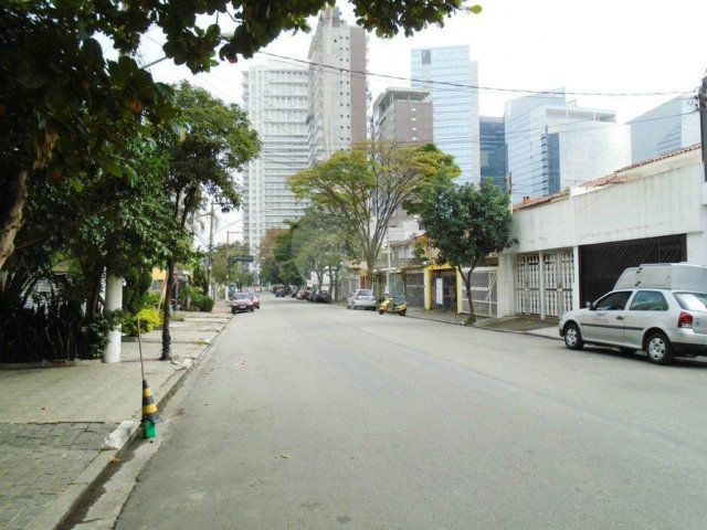 Sobrado à venda com 3 quartos, sendo 1 suíte,  em Chácara Santo Antônio, São Paulo, SP