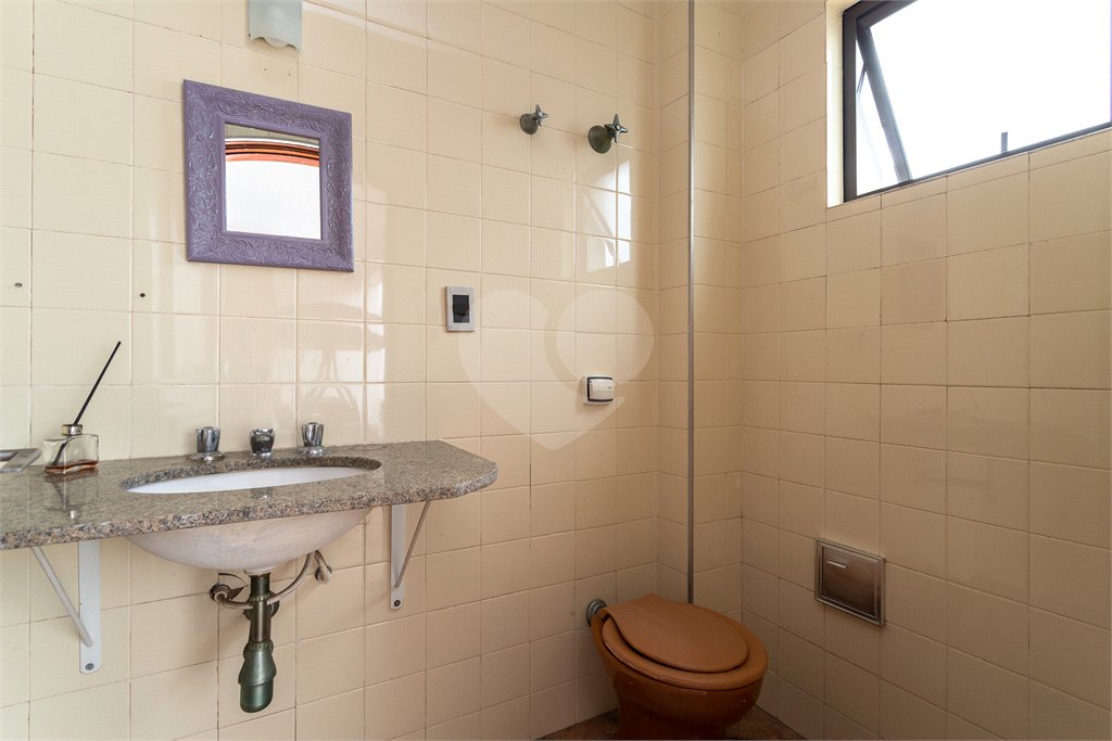 Casa à venda com 4 quartos, sendo 3 suítes, em Vila Mariana, São Paulo, SP