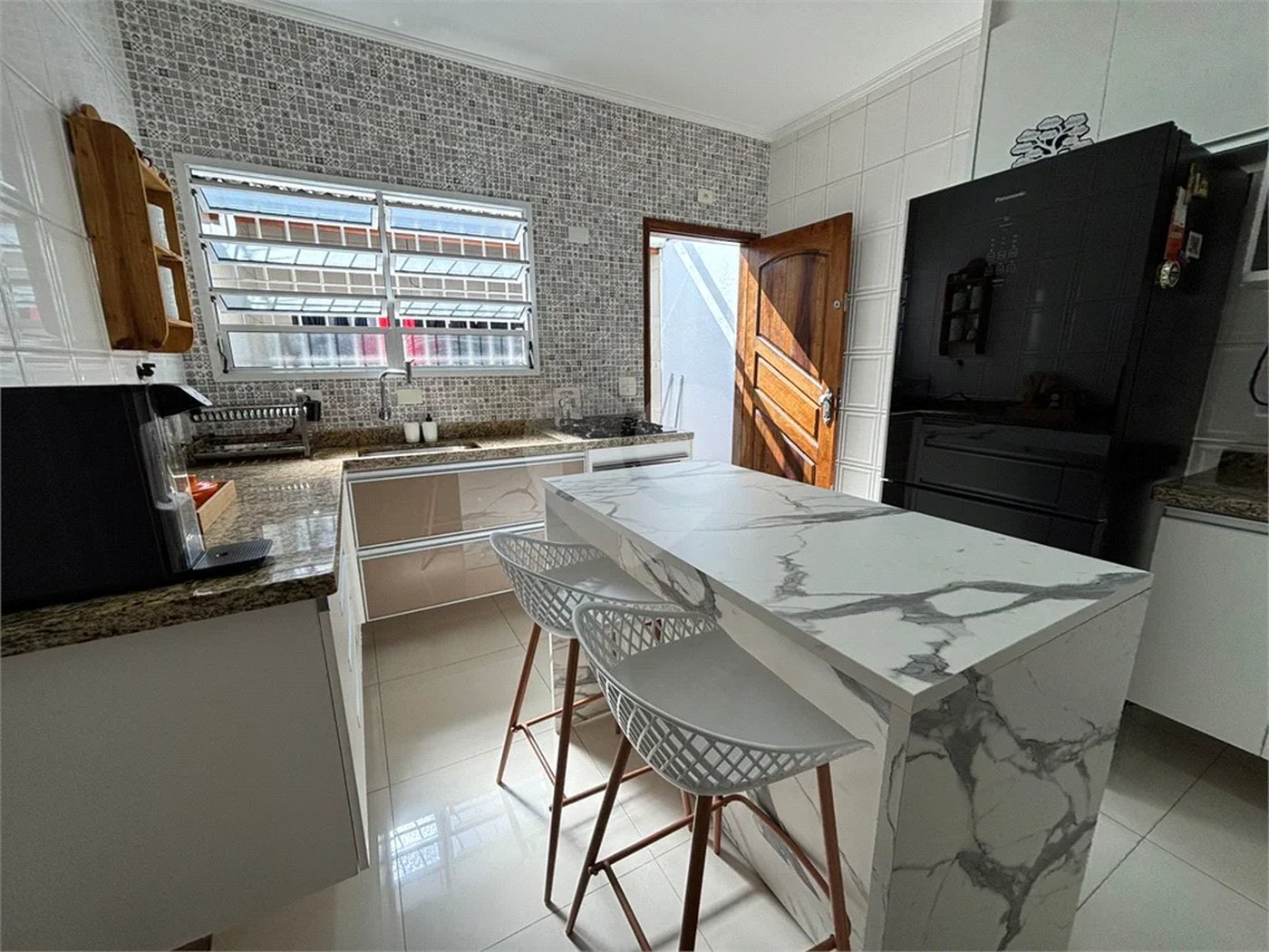 Casa à venda com 3 quartos, sendo 1 suíte, no condomínio Mira Estrela, São Paulo - SP