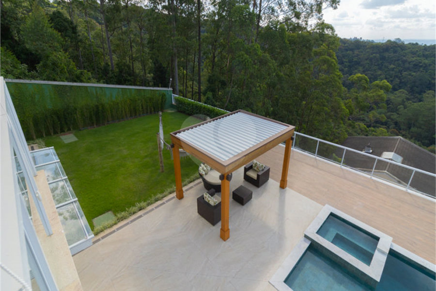 Casa à venda com 3 suítes no condomínio Parque Imperial da Cantareira, Mairiporã - SP