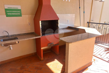Apartamento no Condomínio Michelangelo .
