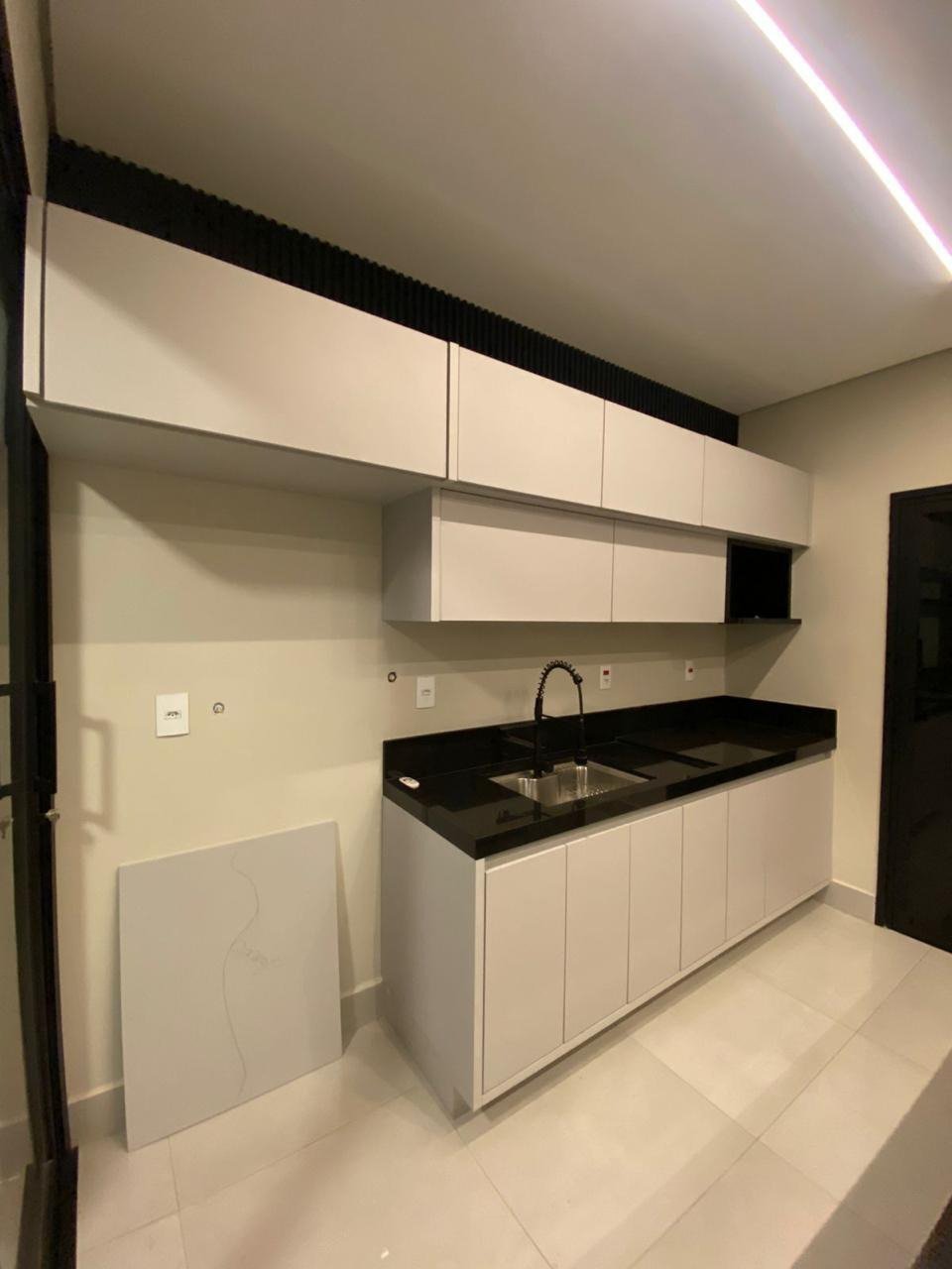 Casa à venda com 3 quartos, sendo 1 suíte, no condomínio Terras da Estancia, Paulínia- SP