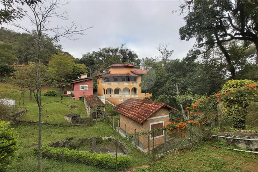 Sobrado à venda com 3 quartos, sendo 2 suítes, em Serra da Cantareira, Mairiporã, SP