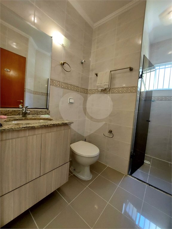 Sobrado à venda com 3 quartos, sendo 2 suítes, em Vila Romero, São Paulo, SP