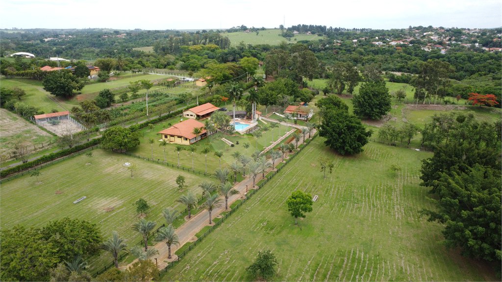 Casa à venda com 8 quartos, sendo 4 suítes, no condomínio Santa Filomena, Salto - SP
