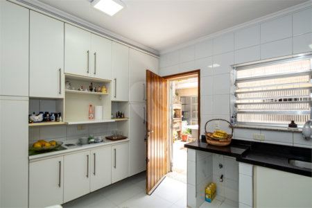 Casa à venda com 3 quartos, sendo 1 suíte, em Campo Belo, São Paulo, SP