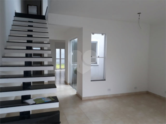 Sobrado à venda com 3 quartos, sendo 1 suíte,  em Tremembé, São Paulo, SP