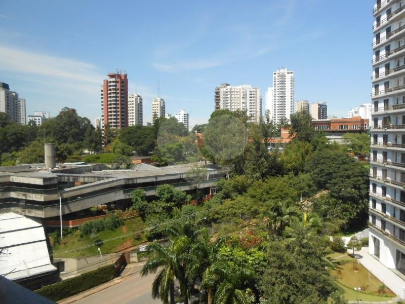 Apartamento à venda com 4 suítes em Vila Suzana, São Paulo, SP