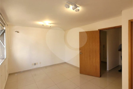 Conjunto comercial com 32 m², garagem, à venda na Bela Vista