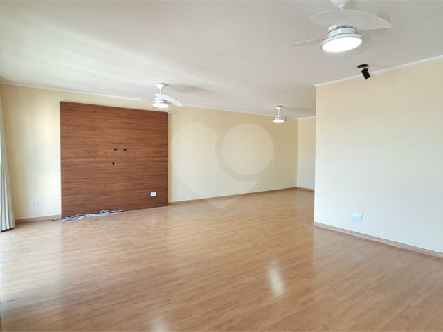 Apartamento à venda com 3 quartos, sendo 1 suíte,  em Alto da Boa Vista, São Paulo, SP