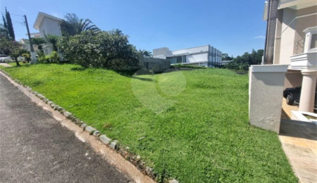 Terreno à venda com 1 suíte no condomínio Portal do Lago, Valinhos - SP
