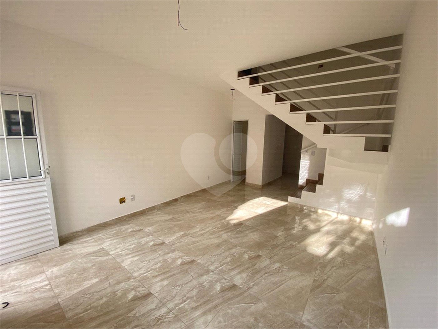 Casa para alugar com 2 suítes no condomínio Residencial Vila Amélia, Poá - SP